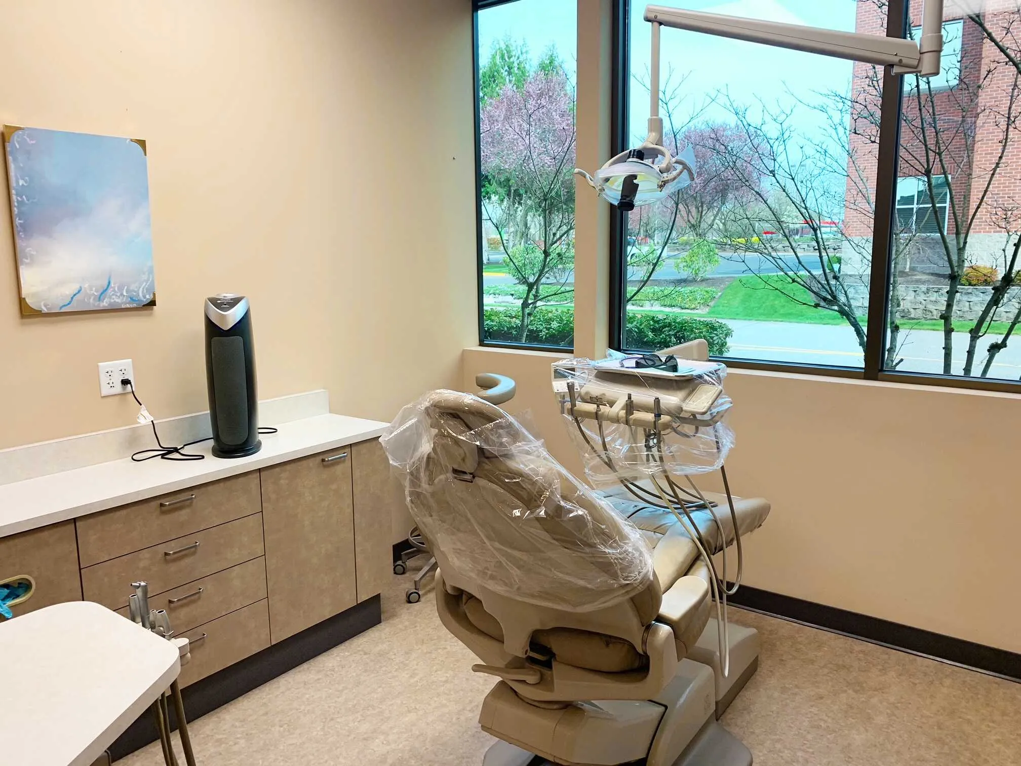 Spacious operatory featuring digital tools and patient comfort details