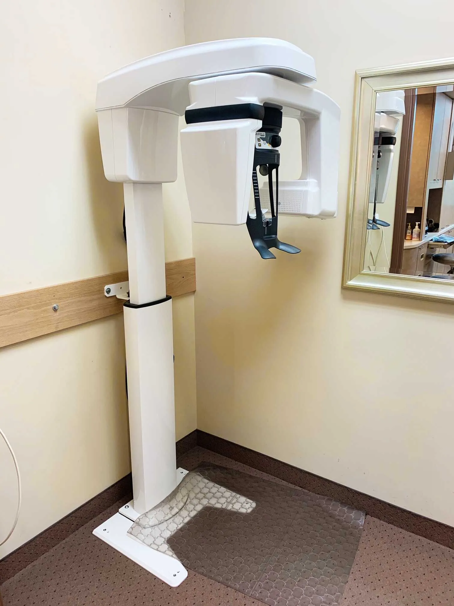 Panoramic dental X-ray machine for advanced imaging